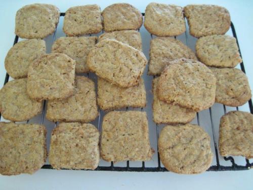 Cooling peanut butter biscuits
