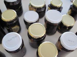 Seal lids of jars
